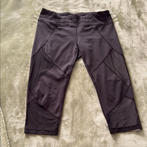 Athleta Black Capri Workout Leggings - Picture 1 of 3